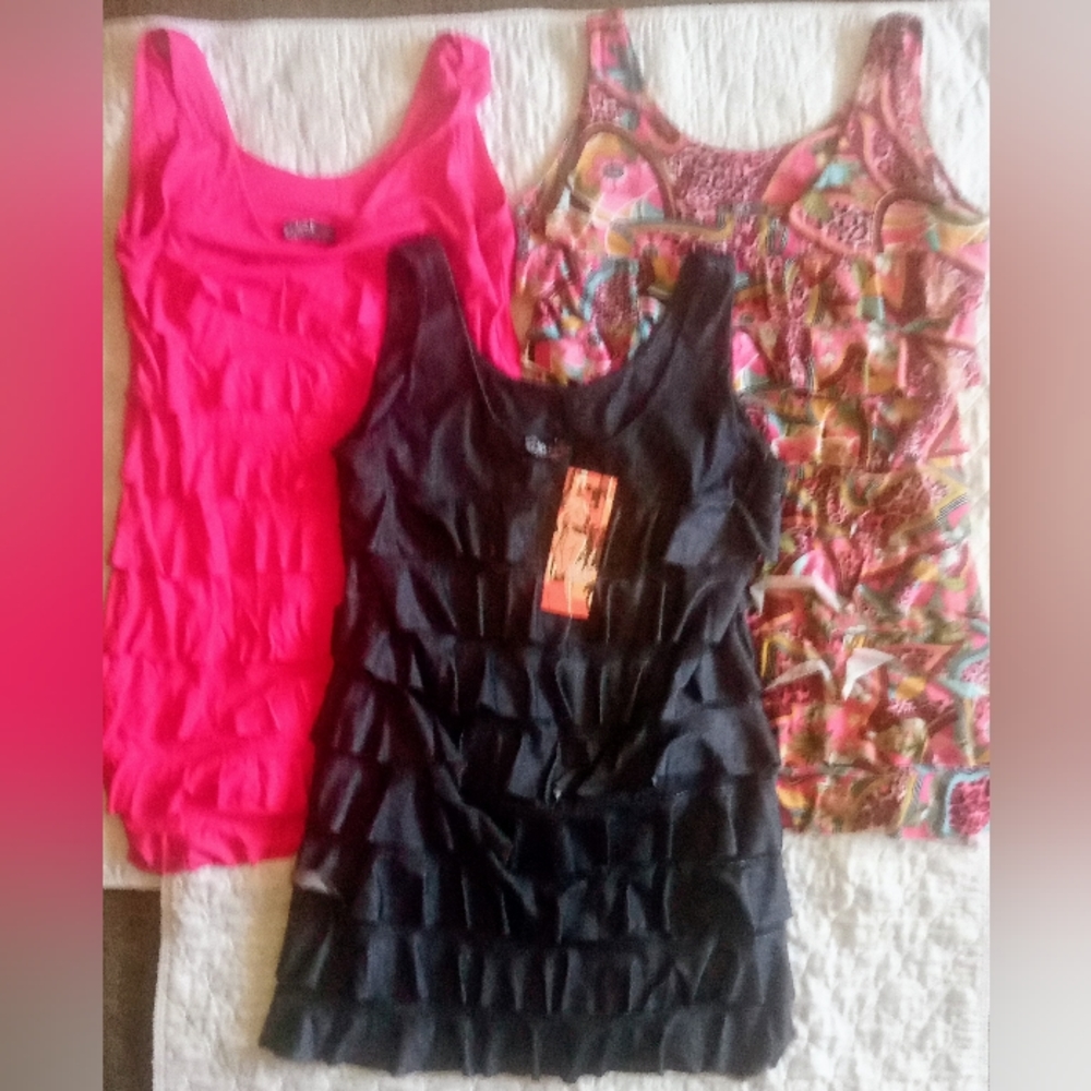 Bundle of 3 ISLE appeal tops Women's